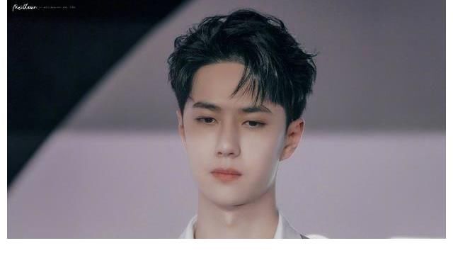 王一博品牌見(jiàn)面會(huì)太搞笑，主持人接梗不斷，結(jié)束還不忘叮囑粉絲