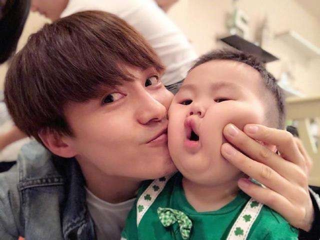 宝妈|舅舅带娃路子有多“野”?挂墙上不算啥,最后一个实力坑娃