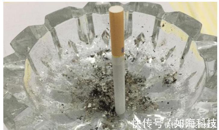 香烟|肺生病了,手和脸会出现“怪像”,如果你一个不占,肺还健康