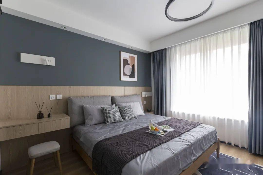 玄关|小夫妻的优雅两居,U型衣帽间真大气,圆形家居内敛又舒适,超美