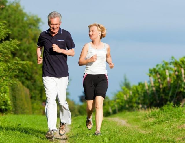 高血脂|手脚出现2种“异常”，十有八九是血脂高了，三件事尽早远离！