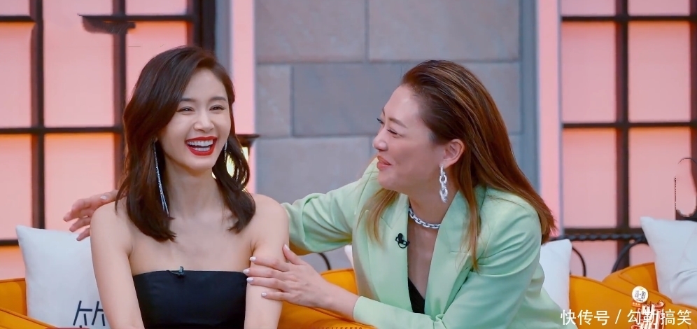 《听姐说》首播:十八位女星一个比一个尴尬,王子文全程“吃瓜”