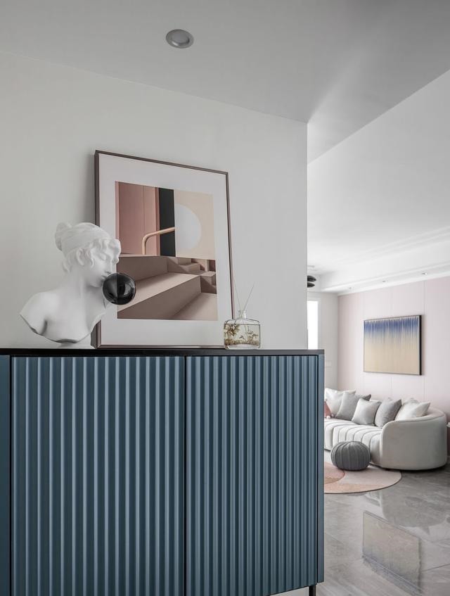 西厨|夫妻俩买下110㎡三居室,装修成轻奢风,室内精致浪漫十分好看