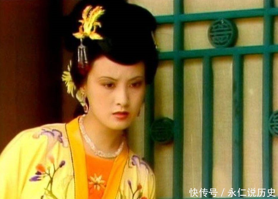 红楼梦#红楼梦琏二爷拿刀追砍凤姐,暴露贾母不为人知的一面