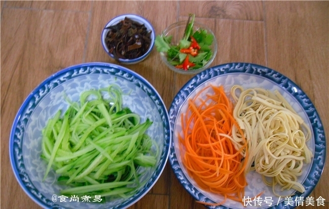 这几样食材搭配,简单又营养,焯一焯拌一拌即可,清理肠道垃圾