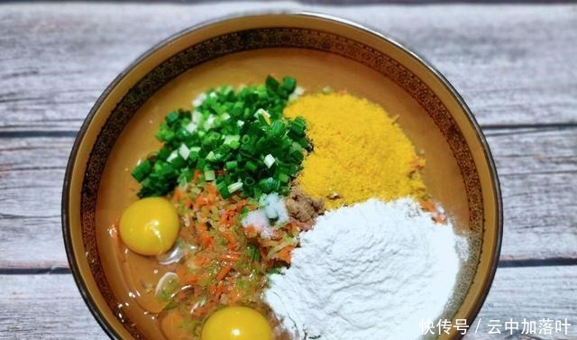 年夜饭,炸萝卜丸子,多加1样食材,不放淀粉不放水,外酥里嫩