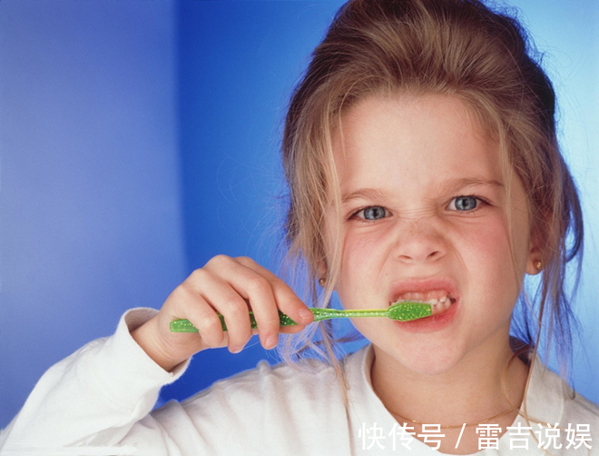 刷牙|让孩子“烂牙”的不是糖，是家长无知！3种错误行为，一定要避免