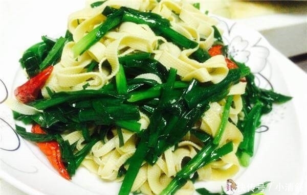  自从学会韭菜新吃法，一周吃2次，比吃肉还香，好过瘾