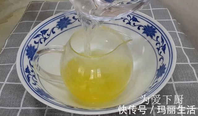 自制|自制麻花的做法，大厨教你详细步骤，香酥又掉渣，出锅孩子抢着吃