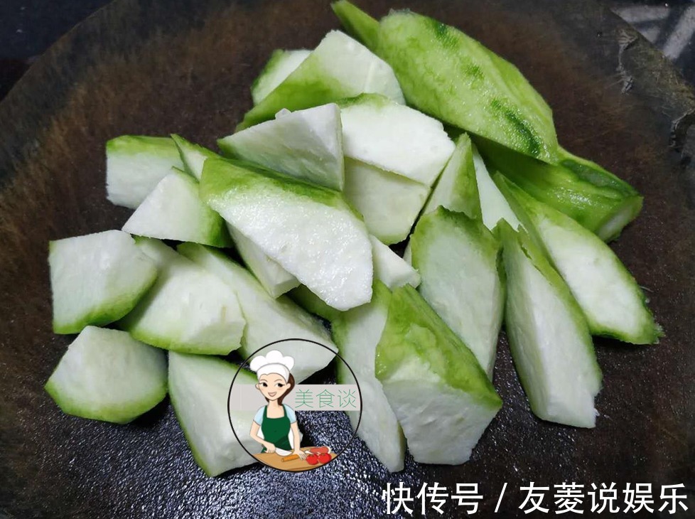 三样素菜一起炒,实在太鲜美了,隔三差五做给孩子吃,营养又美味