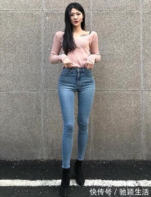 穿搭|美女穿搭:牛仔裤小姐姐的穿着放飞自我,青春气息很迷人