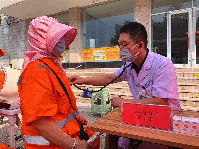 公益|关爱环卫工 义诊送健康公益活动第三站走进寒亭