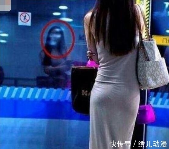 敢坐|妹的心真是大呀,摩托车的后备箱也敢坐,万一不牢靠掉下来就惨了