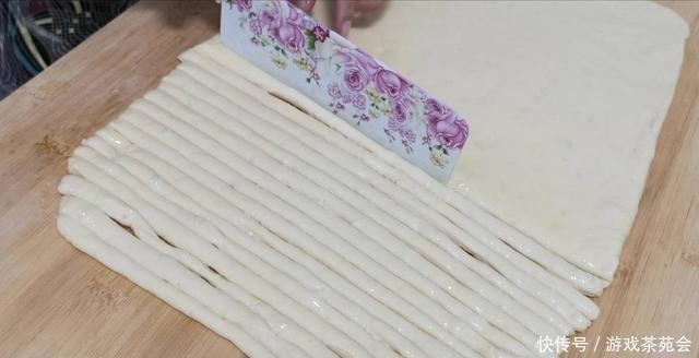 爱吃发面烙饼的收藏了，试试这样做，非常好吃，我家一周吃好几次！