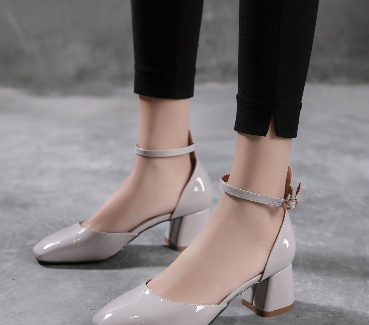 魅力 魅力高跟鞋,让你轻松应对不同场合,穿出鸽子腿