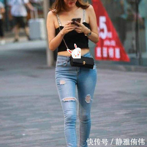 上衣|高腰牛仔裤+小吊带的穿搭技巧,版型修身,不显胯宽,年轻有气质