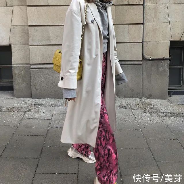 大衣里面穿什么？这4款绝美内搭，让你时髦一整个冬天