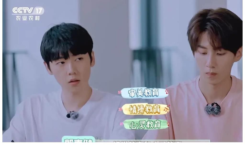 培训|娱乐圈第一个综艺岗前培训出现了,明星们忙着记笔记,网友却发现了问题