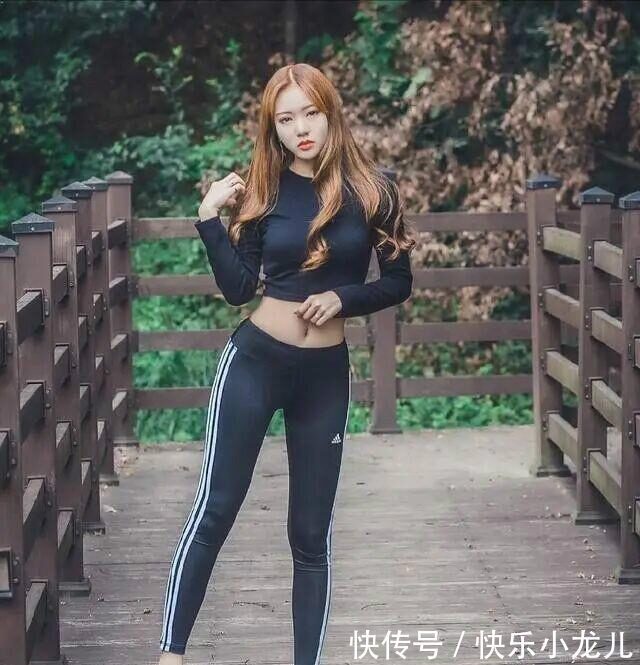 优雅 打底裤的装扮充满优美曲线,打造时尚女神穿搭