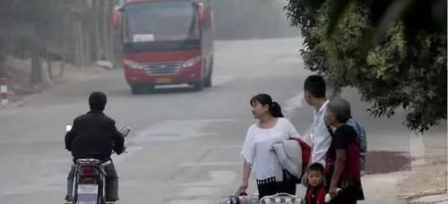 回家|“妈妈，你说要带我一起走的”，孩子把东西收拾好，妈妈却先走了