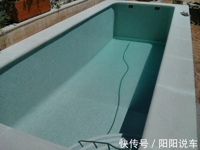 砂浆|拥有一个院子,花3万块垒2米多深的红砖框架,铺钢筋现浇个泳池