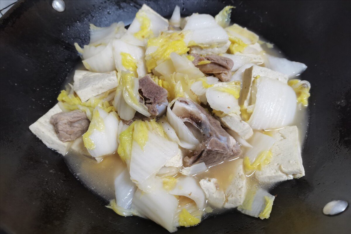 白菜炖豆腐，先放豆腐还是白菜？学会正确做法，比饭店的还鲜美