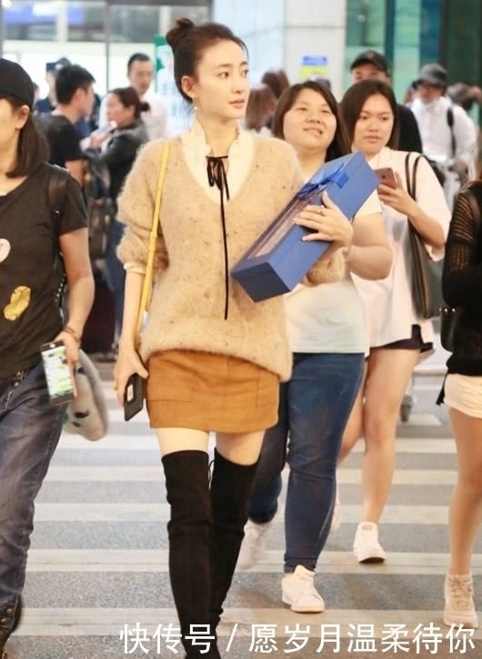 遇上黑色|谁说大冷天不能穿短裙?配一双长靴,冬季也要任性扮靓