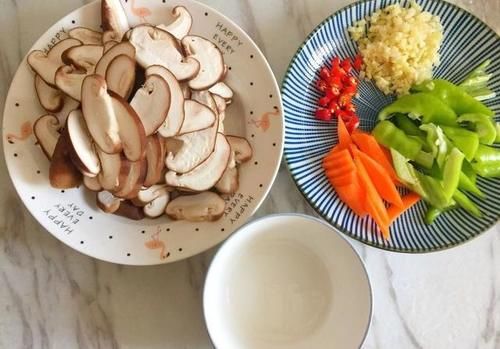  香菇好吃的做法，不放肉也鲜香浓郁，必须要多吃一碗米饭