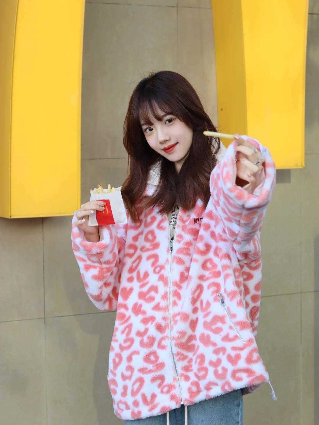 印花|断崖式降温来了!跪求你穿这件“印花外套”,洋气炸了!