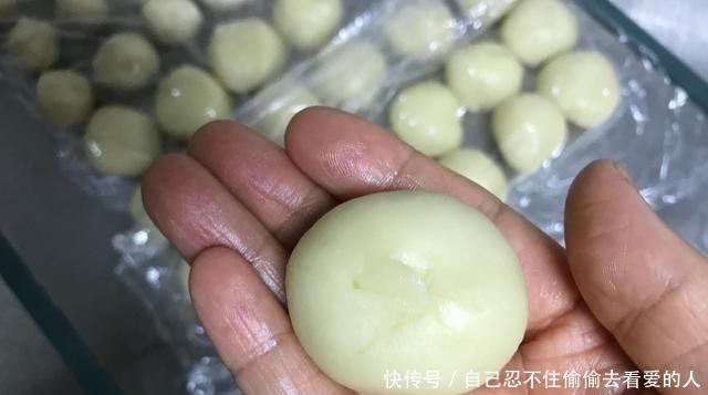 有面粉就能做,不发面,不醒面,层次分明,放3天还酥香掉渣