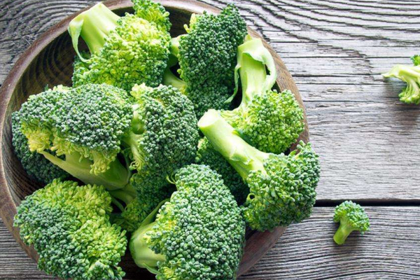 西兰花|老年人多吃西兰花好处多,除了味美外,还有不少的好处收入囊中