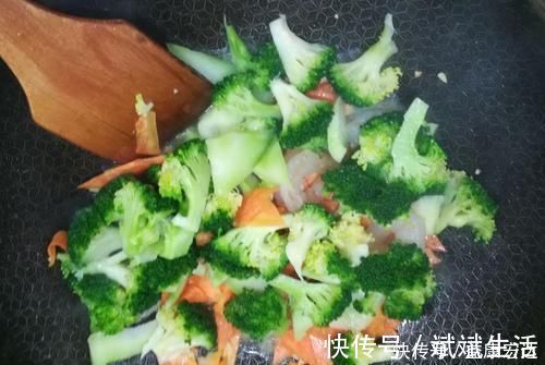 胡萝卜|它是“护眼小能手”，维生素A含量比胡萝卜还高，多给孩子吃