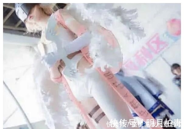 cos天女兽|15岁COS天女兽走红，光靠一条秋裤就完美还原，网友：别侧身
