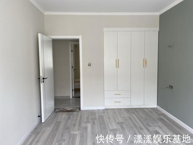 装修|越来越流行装修不做吊顶，不做电视墙，看她家，全屋极简又耐看