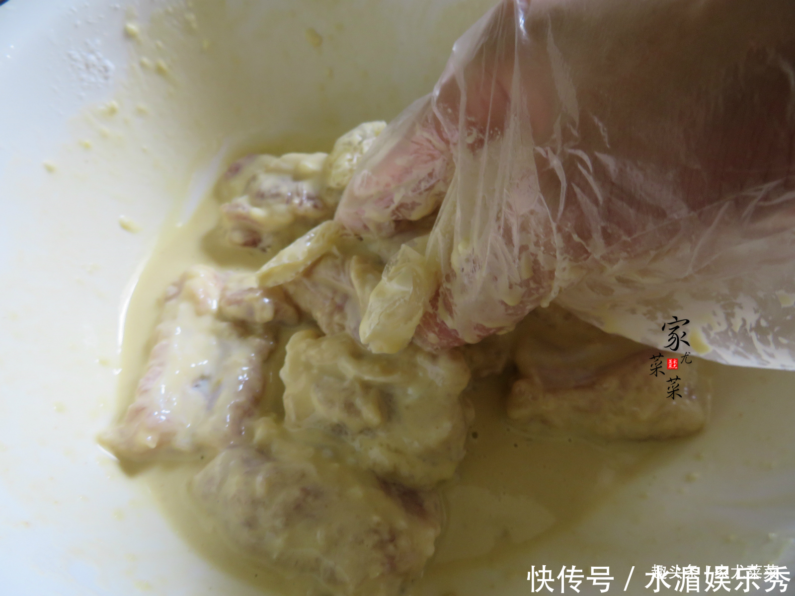 蒜香排骨|排骨别老炖汤,教你新做法,不用炸不用卤,加1个鸡蛋,上桌扫光