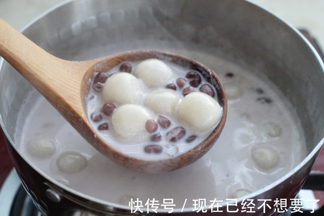 比奶茶还好喝的红豆糯米丸子，既是主食又是甜品，糯叽叽奶香十足