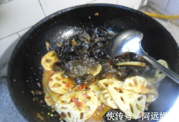 这道菜|木耳加一物，金子都不换，常吃排出体内毒素，大肚腩悄悄不见