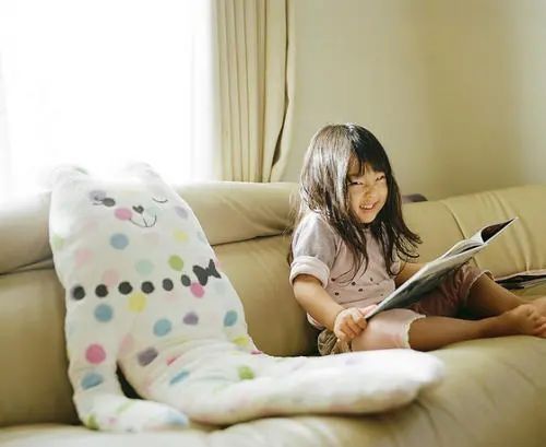 午睡|爸爸带3胞胎午睡,妈妈进门一看笑弯腰,网友:家庭地位一目了然