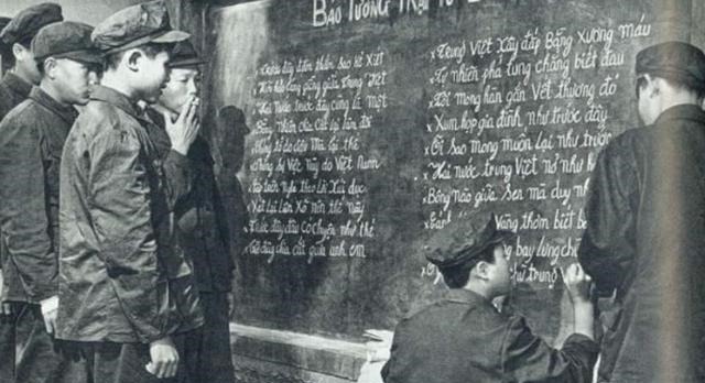 战争|对越反击战外国记者访问战俘营,越军俘虏是怎么回答问题的