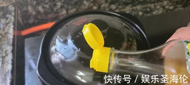 花生油|焗鸡翅，广东人这样做鸡翅很好吃，不用水也能做，太香了