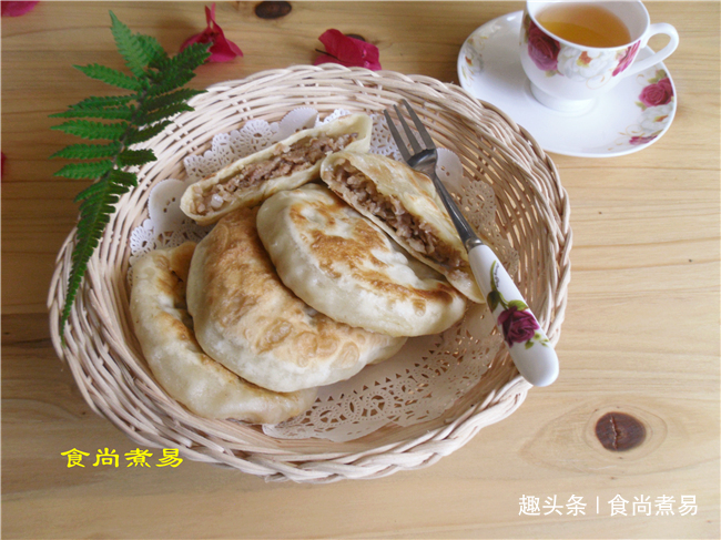 此款馅饼超简单,不用酵母,不用烫面,香软有嚼劲,百吃不腻