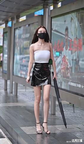 短裤|风靡一时的“短裤T恤”,也该让位了,见过世面的女人都这么穿