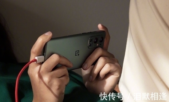pdd|内行人的中肯建议:有钱买手机最好“一步到位”,很贵但耐用