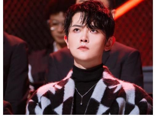 《追光吧2》延期播出，21位哥哥不唱跳反軍訓(xùn)？這波策劃真節(jié)約