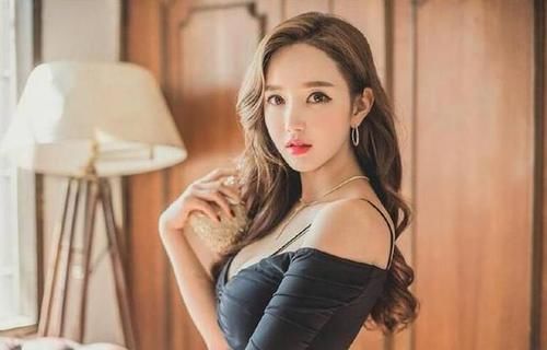穿衣风格|深V礼裙高挑美女，贵妇性感撩人，时尚至极！