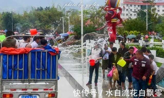 相机|傣族沷水节到底有多疯，卡车水桶水枪全上阵，相机都差点废了