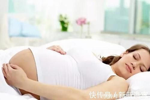 宝宝|孕妈平躺睡觉时,胎宝宝是啥感受?怀孕时期不同,孕妈睡姿讲究大