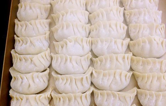 包芹菜饺子,直接拌馅就废了!多做一步,又绿又入味,鲜嫩多汁!