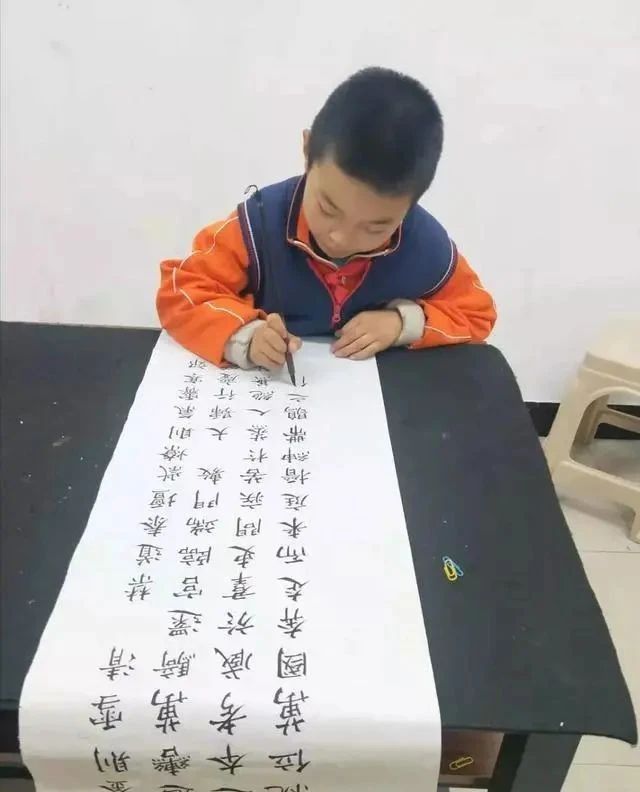 教育部|11岁“书法神童”凭借一手精湛的柳楷,获教育部书法大赛一等奖