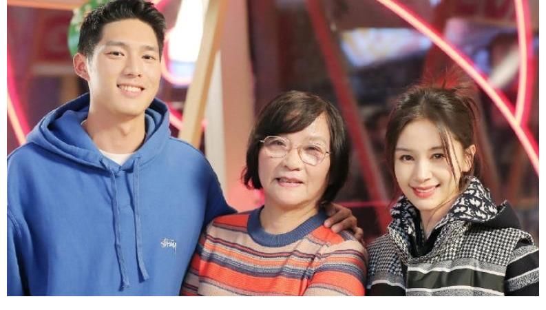 素人|开播首日夺冠,五星好评随处见,芒果这次又拿到“王炸”综艺了?